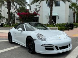 2015 Porsche 911 Carrera 4 GTS