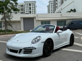 2015 Porsche 911 Carrera 4 GTS