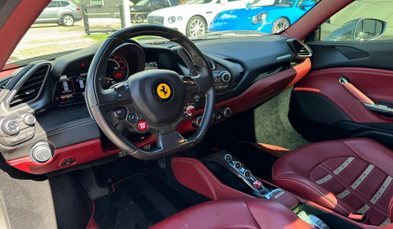 2016 Ferrari 488 GTB full