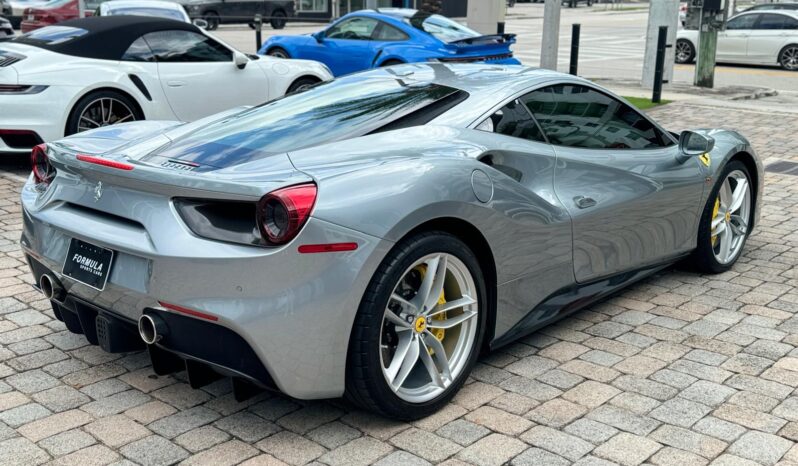 2016 Ferrari 488 GTB full