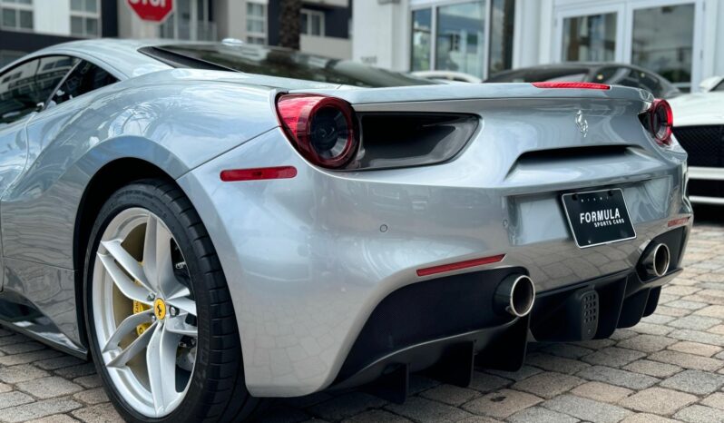 2016 Ferrari 488 GTB full