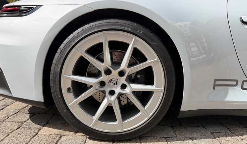 2025 Porsche 911 Carrera full