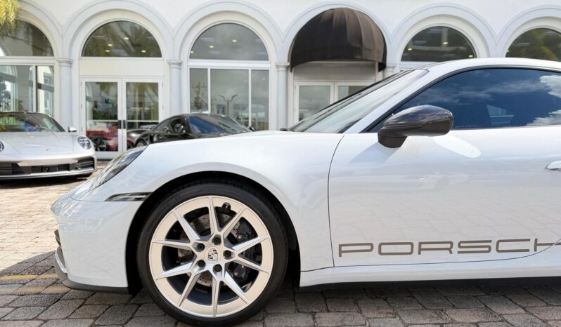 2025 Porsche 911 Carrera full