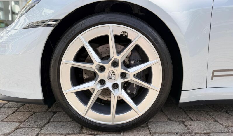 2025 Porsche 911 Carrera full