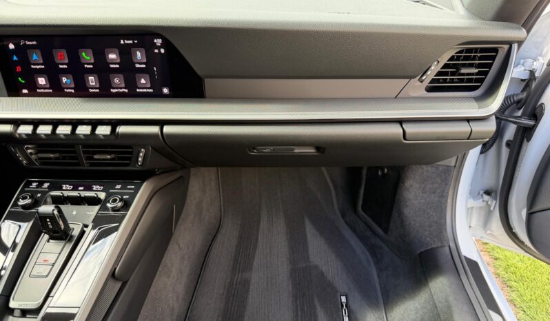 2025 Porsche 911 Carrera full