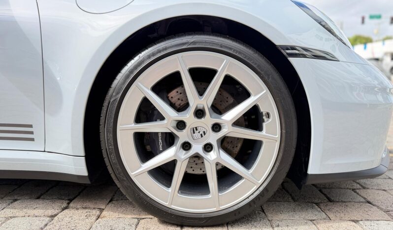 2025 Porsche 911 Carrera full