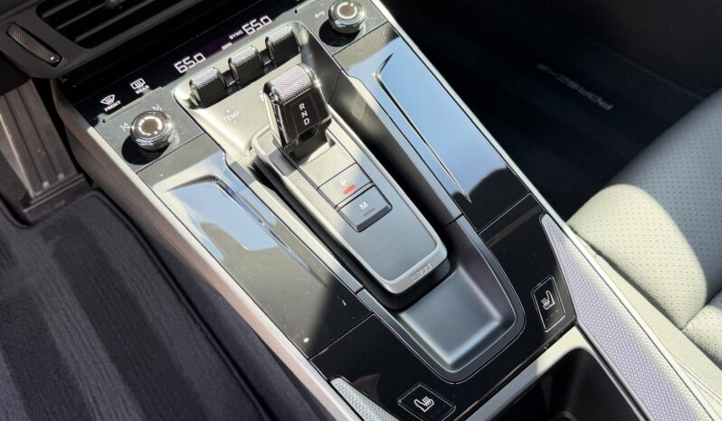 2025 Porsche 911 Carrera full