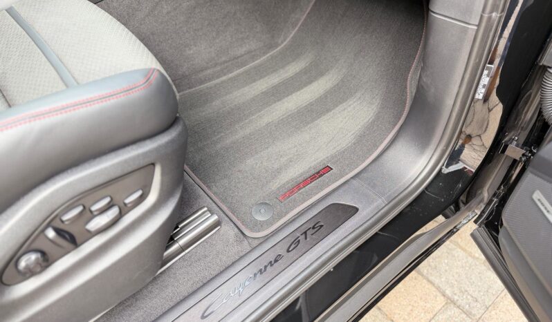 2025 Porsche Cayenne GTS full