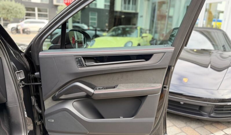 2025 Porsche Cayenne GTS full