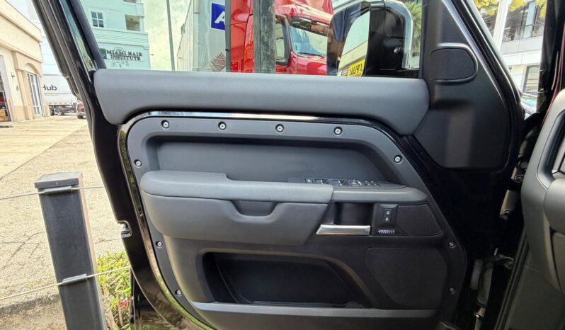 2025 Land Rover Defender X-Dynamic SE full