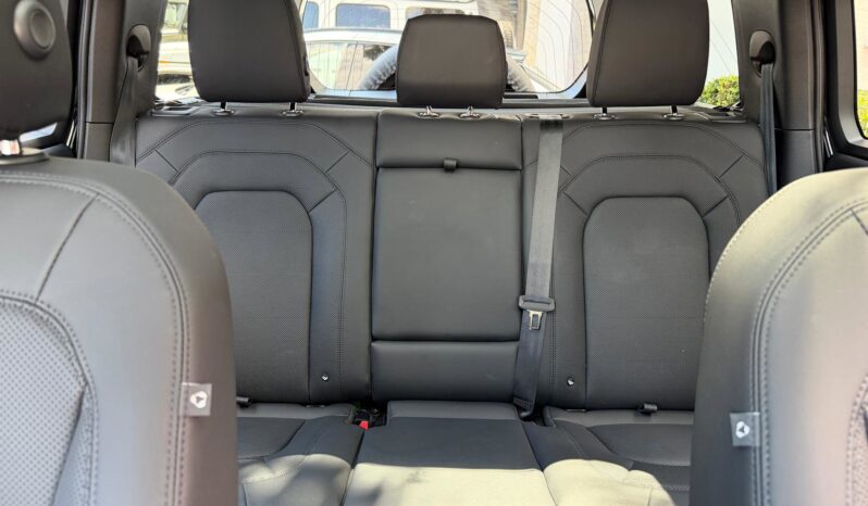 2025 Land Rover Defender X-Dynamic SE full