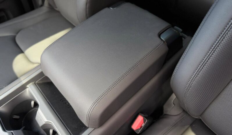 2025 Land Rover Defender X-Dynamic SE full