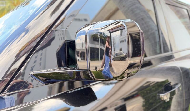 2025 Land Rover Defender X-Dynamic SE full