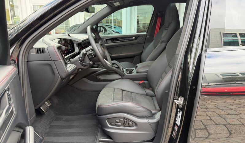 2025 Porsche Cayenne GTS full
