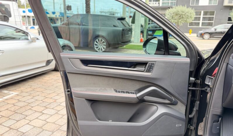2025 Porsche Cayenne GTS full