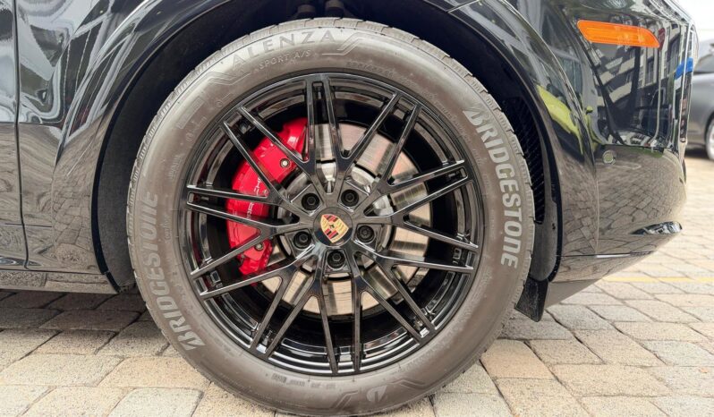 2025 Porsche Cayenne GTS full