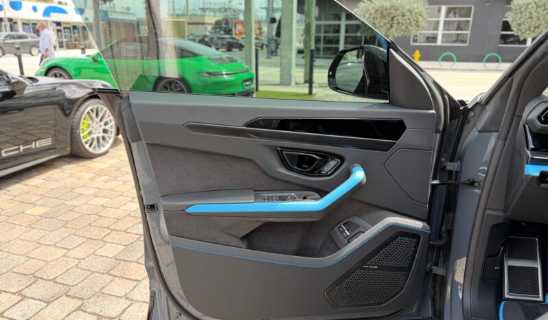 2025 Lamborghini Urus SE full