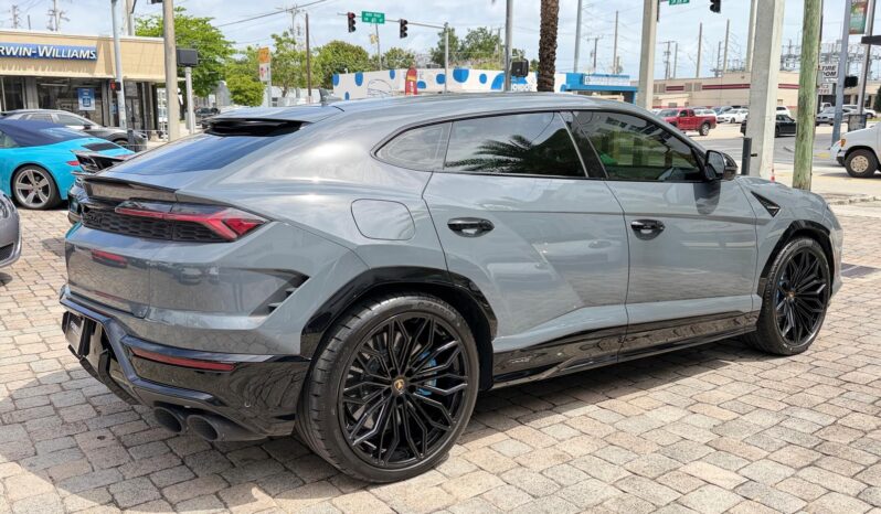 2025 Lamborghini Urus SE full