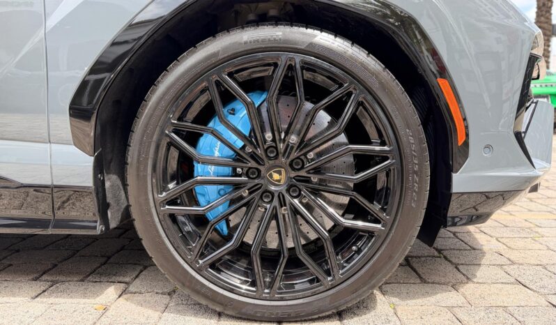 2025 Lamborghini Urus SE full