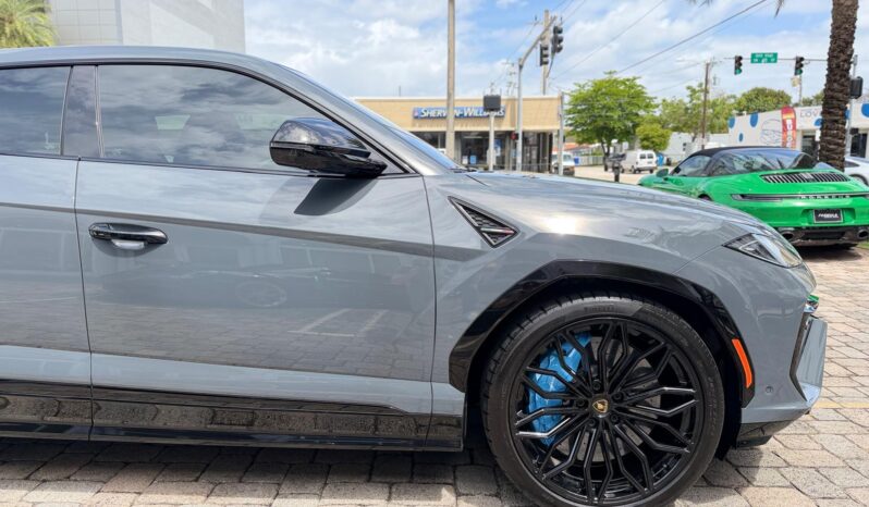 2025 Lamborghini Urus SE full