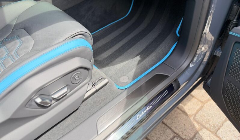 2025 Lamborghini Urus SE full