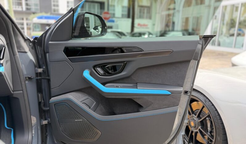 2025 Lamborghini Urus SE full