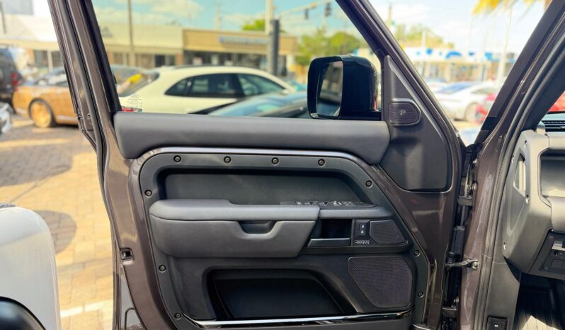 2025 Land Rover Defender 110 P635 OCTA full