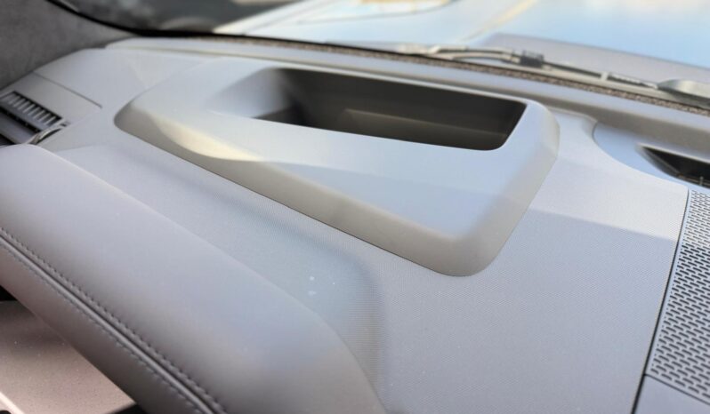 2025 Land Rover Defender 110 P635 OCTA full