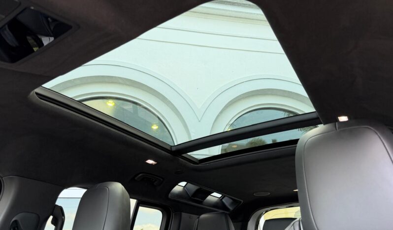 2025 Land Rover Defender 110 P635 OCTA full