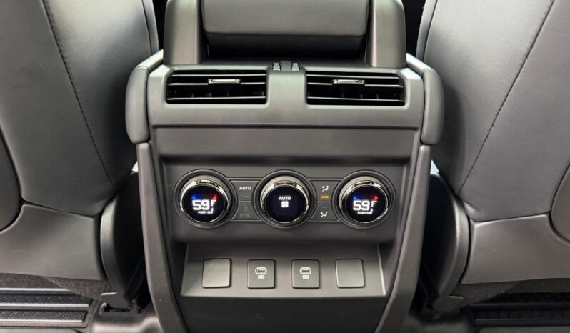 2025 Land Rover Defender 110 P635 OCTA full