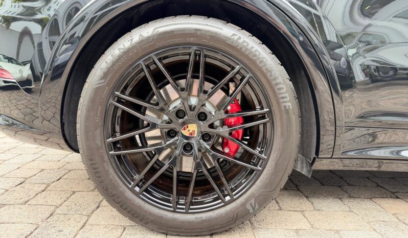2025 Porsche Cayenne GTS full