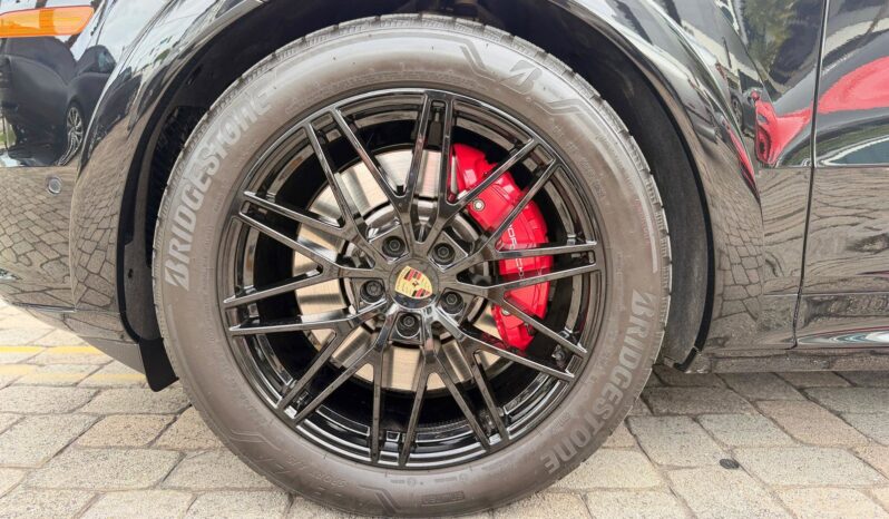 2025 Porsche Cayenne GTS full