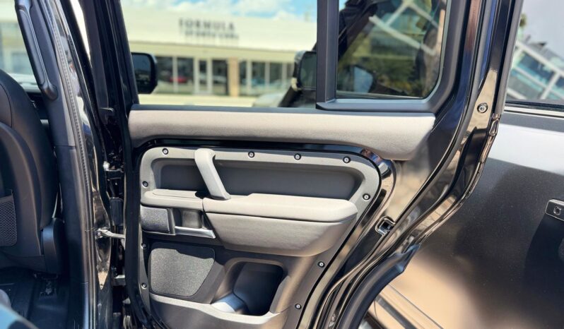 2025 Land Rover Defender X-Dynamic SE full