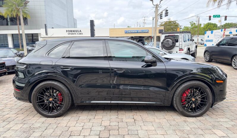 2025 Porsche Cayenne GTS full