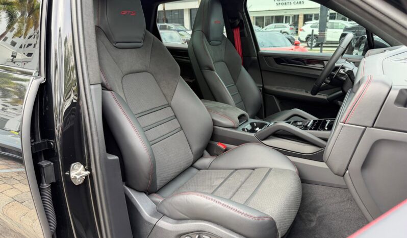 2025 Porsche Cayenne GTS full