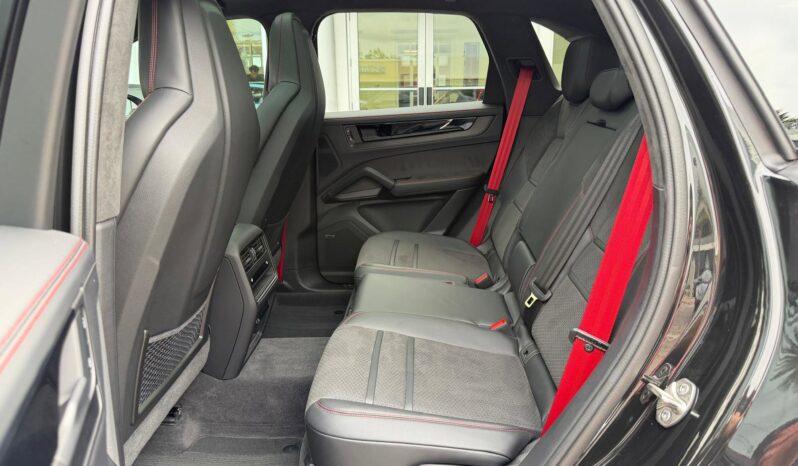 2025 Porsche Cayenne GTS full