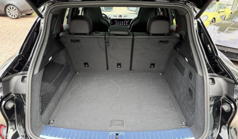 2025 Porsche Cayenne GTS full