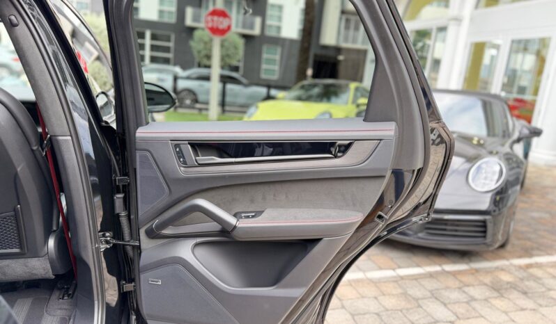 2025 Porsche Cayenne GTS full