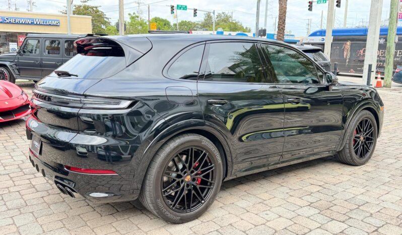 2025 Porsche Cayenne GTS full