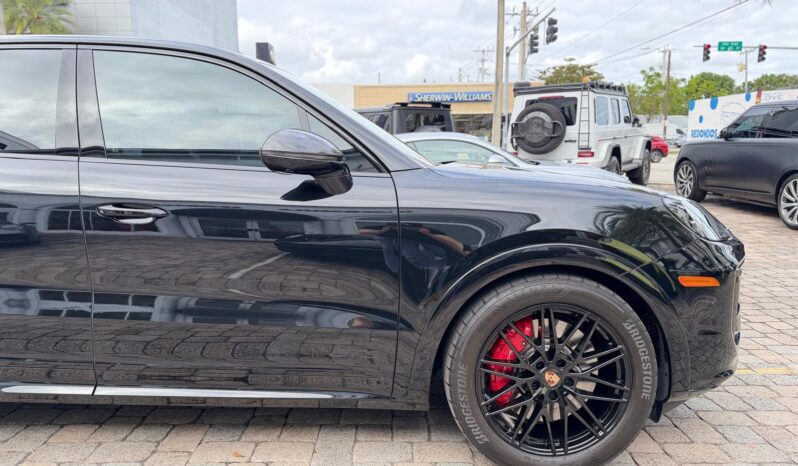 2025 Porsche Cayenne GTS full
