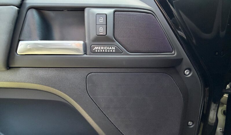 2025 Land Rover Defender X-Dynamic SE full