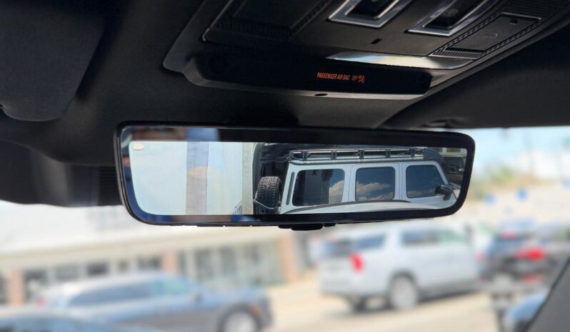 2025 Land Rover Defender X-Dynamic SE full