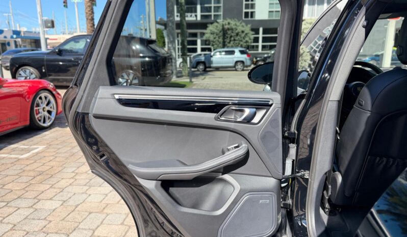 2022 Porsche Macan full