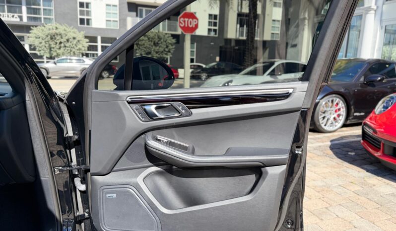 2022 Porsche Macan full