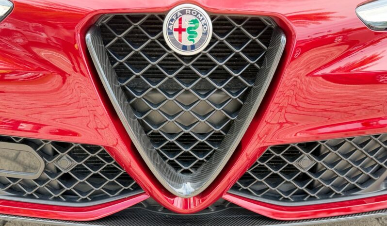 2017 Alfa Romeo Giulia Quadrifoglio full