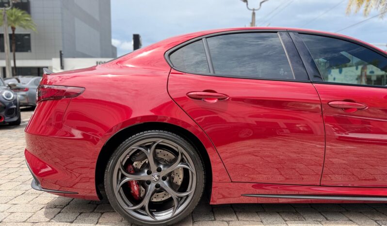 2017 Alfa Romeo Giulia Quadrifoglio full