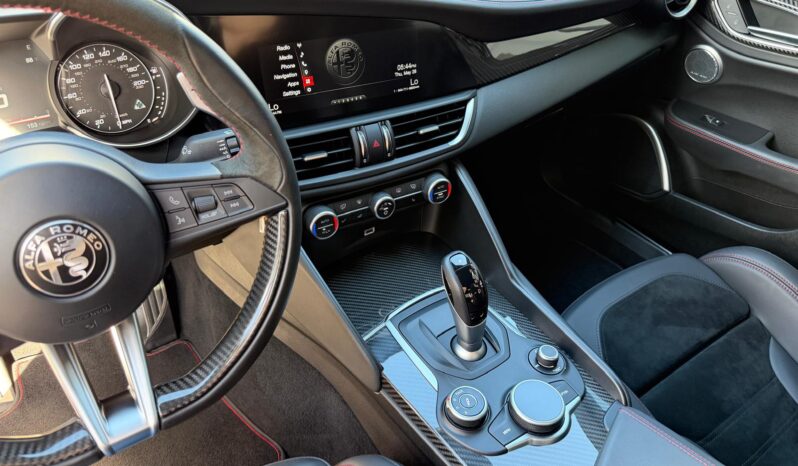 2017 Alfa Romeo Giulia Quadrifoglio full