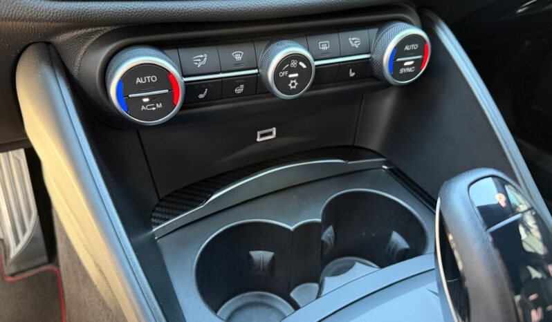 2017 Alfa Romeo Giulia Quadrifoglio full
