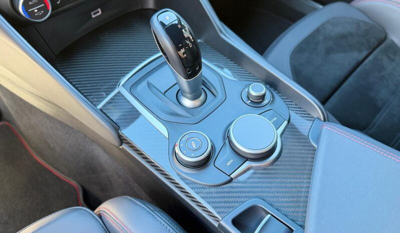 2017 Alfa Romeo Giulia Quadrifoglio full