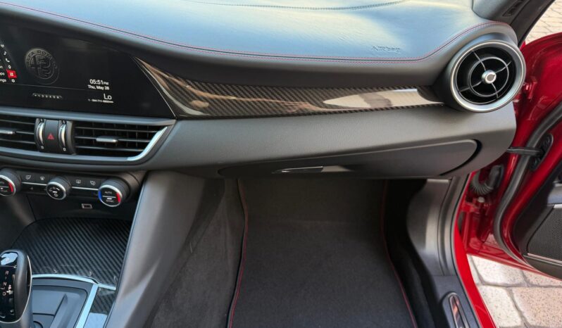 2017 Alfa Romeo Giulia Quadrifoglio full